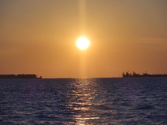 New Moon Sailing-俘虏岛必去景点