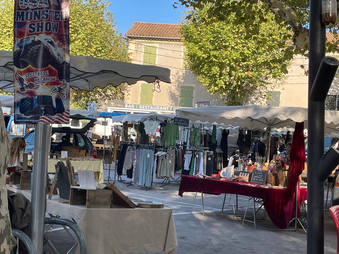 Marché Hebdomadaire De Joyeuse-Joyeuse必去景点