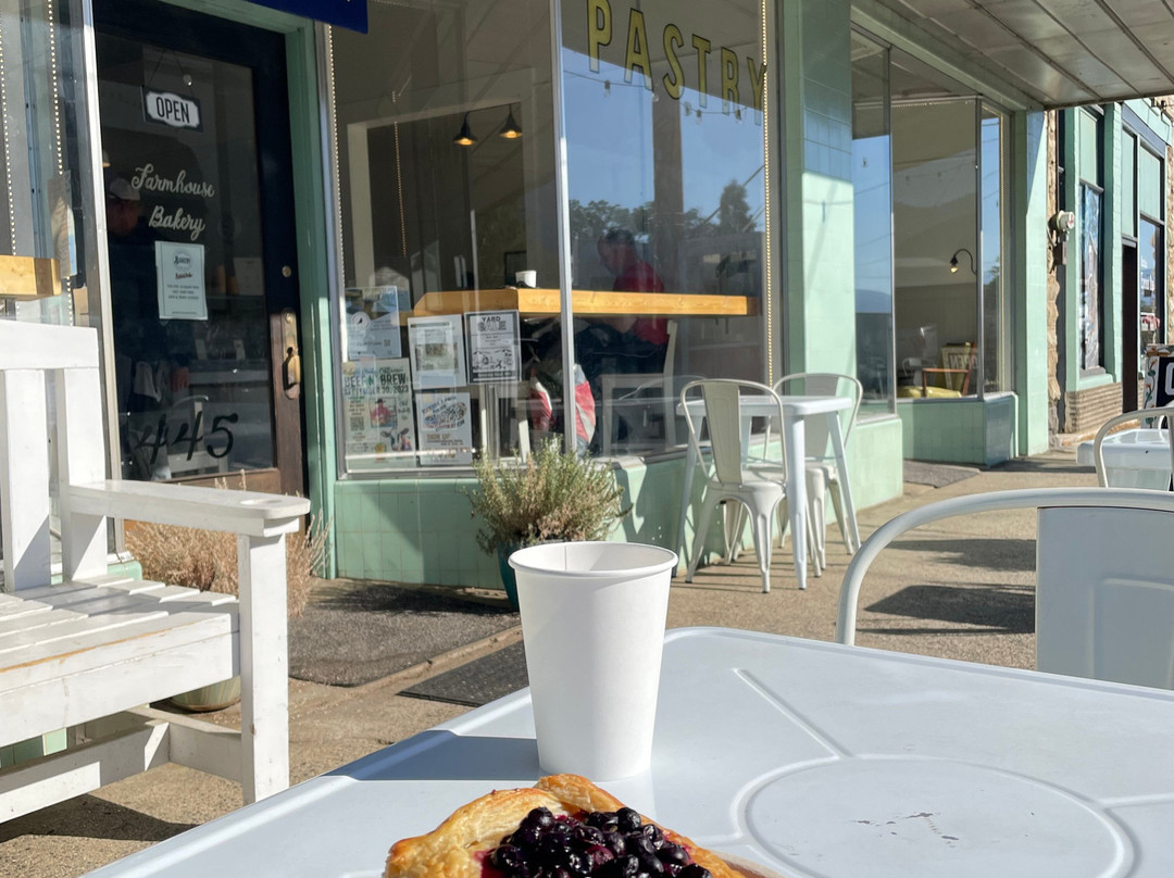 The Bluebird Inn主图