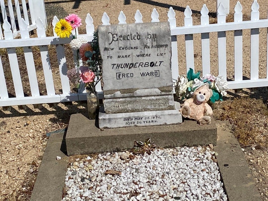 Thunderbolts Grave-Uralla必去景点