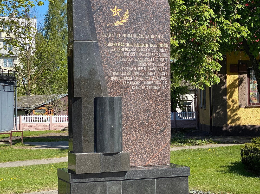 Monument to Heroes-Liberators-涅斯维日必去景点