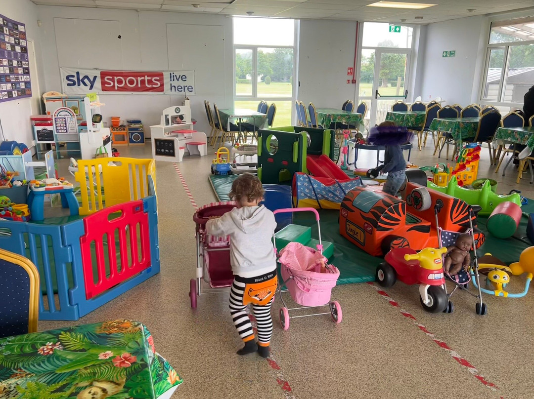 Cheeky Chimps Stay & play Cafe Ltd-East Molesey必去景点