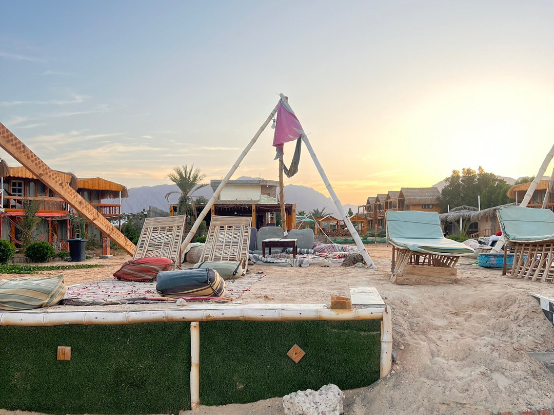 Green Beach Camp & Hotel
