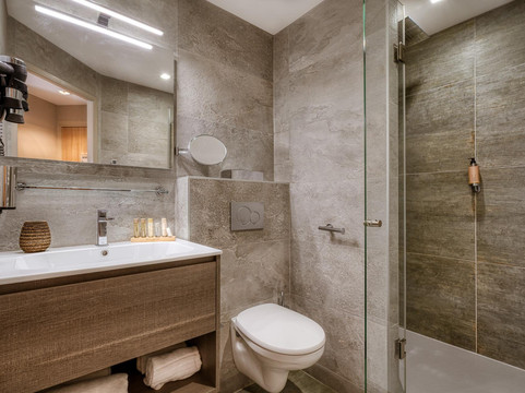 特兰普林酒店主图