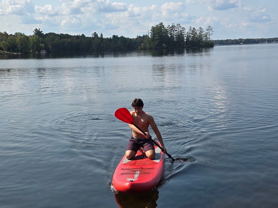 Lakepoint Cottage Resort主图