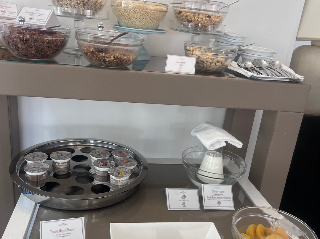 Regent Beach Hotel & Apartments主图