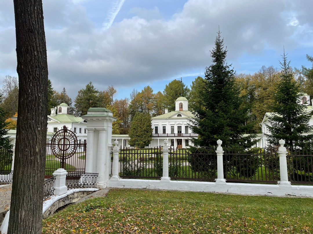 Serednikovo Manor景点图片