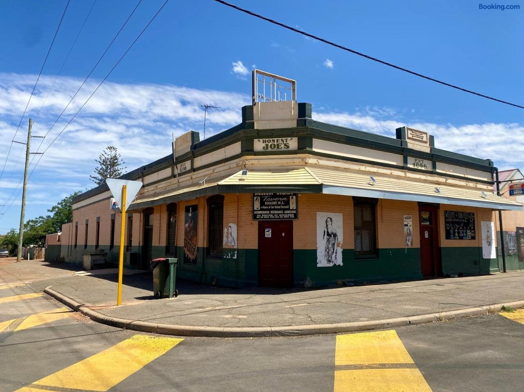 Main Reef Hotel