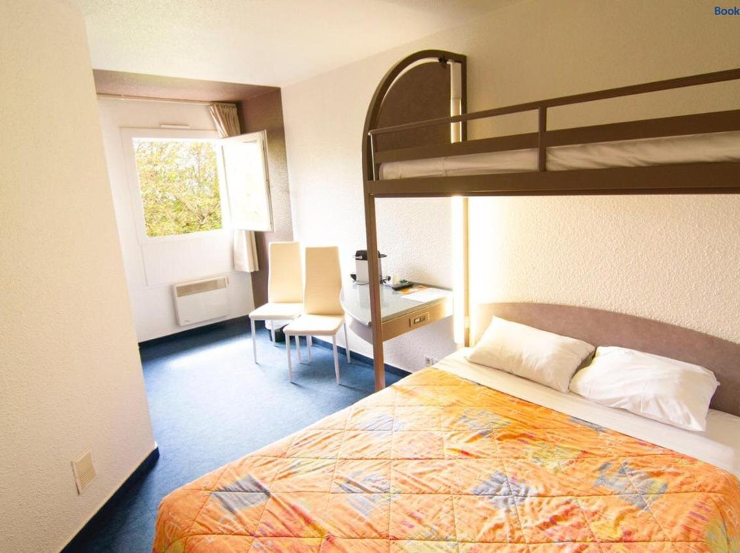 Egg Hotel Dieppe
