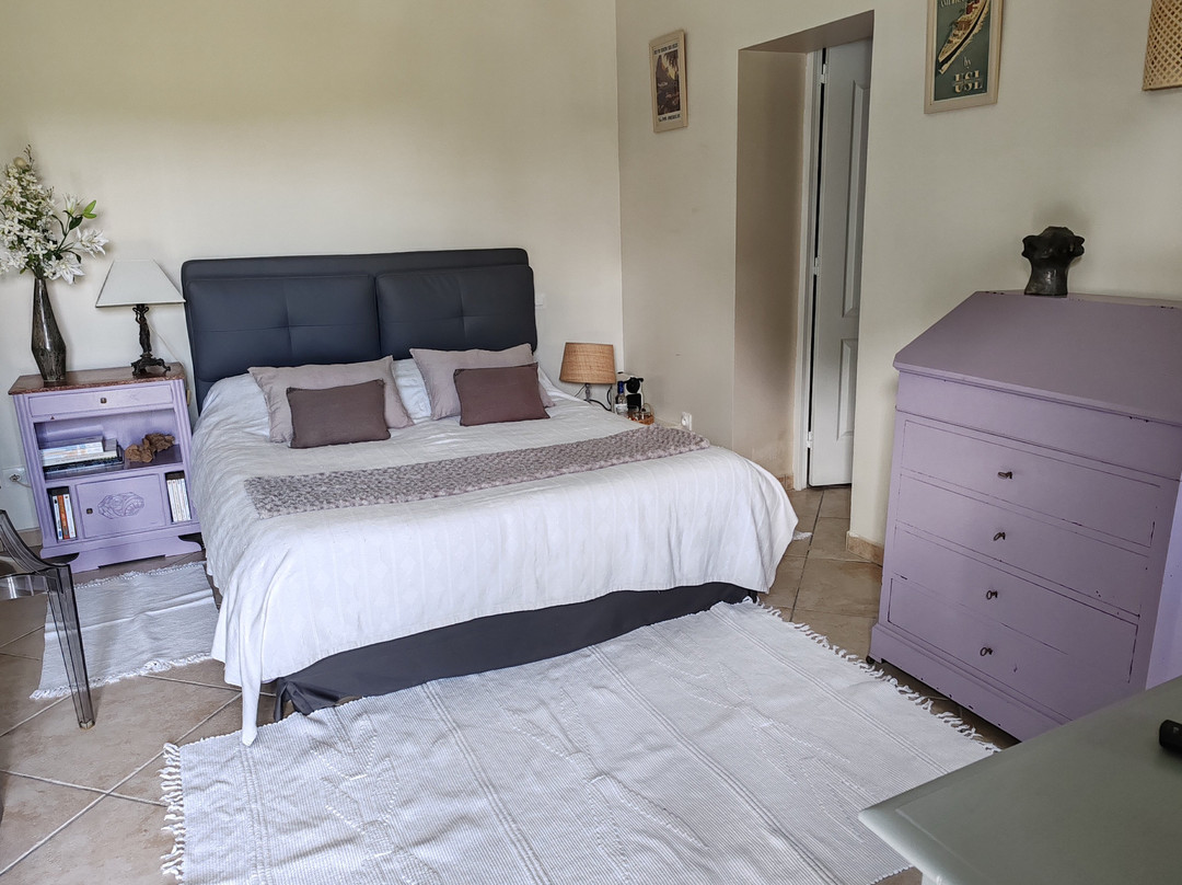 Chambres Et Table D'Hôtes  La Villa Des Violets