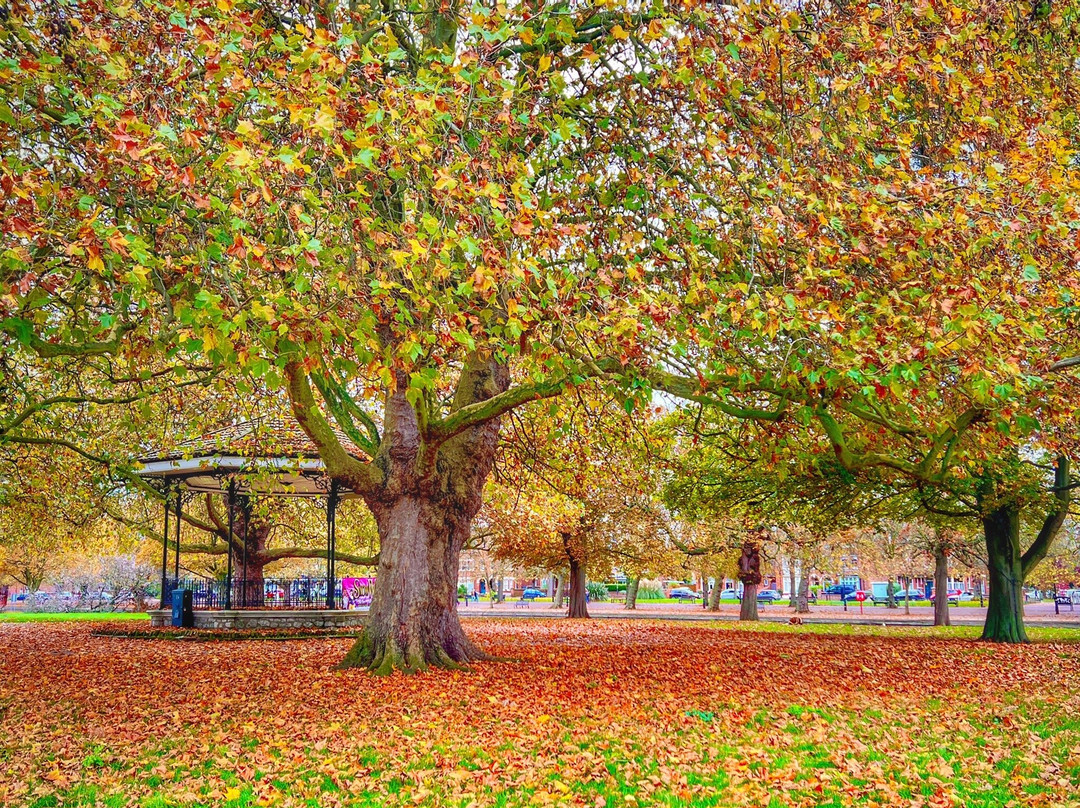 Embankment Riverside景点图片