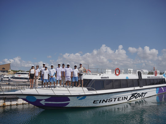 Einstein Fast Boat