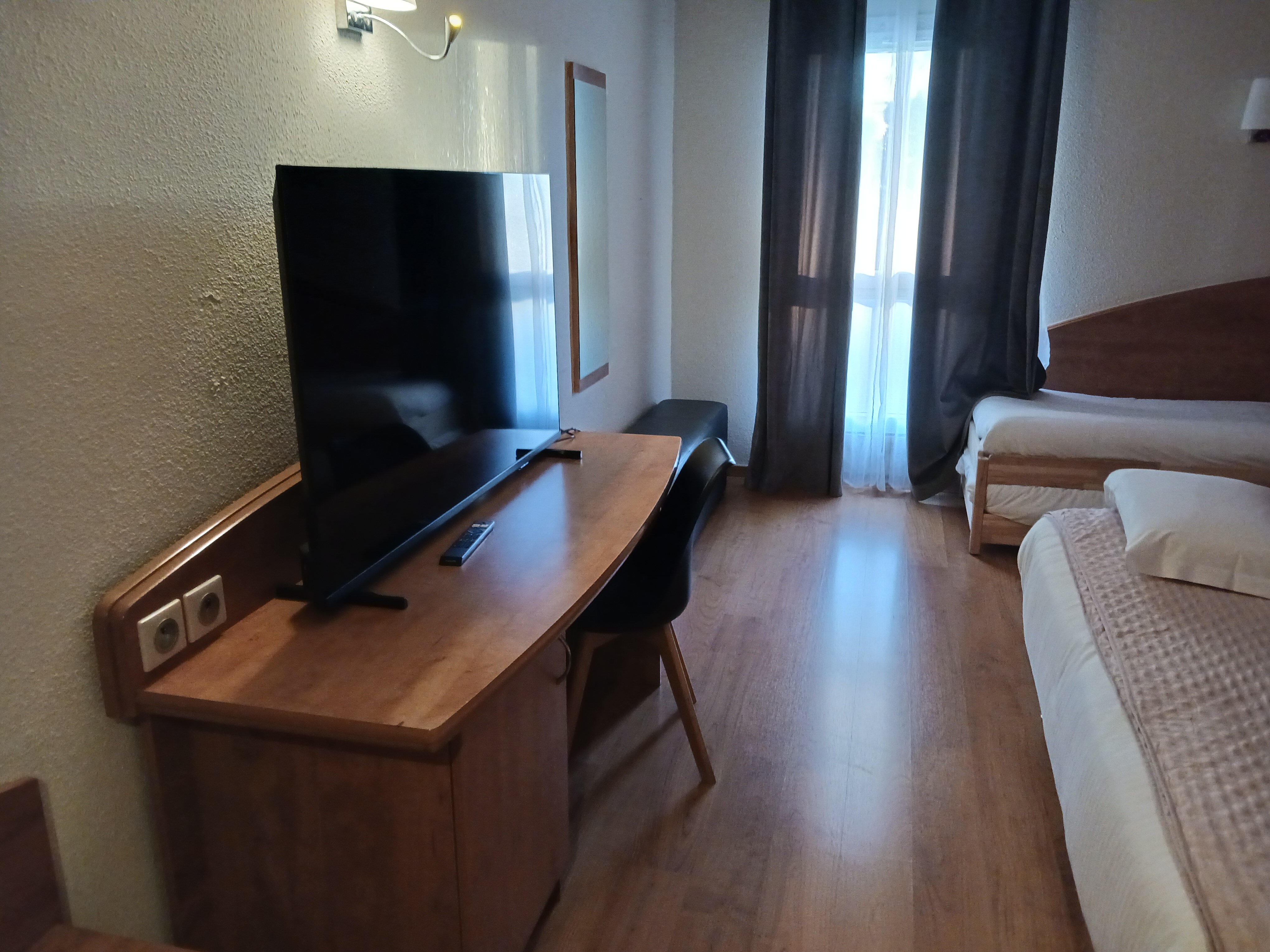 Kyriad Nîmes Ouest-客卧