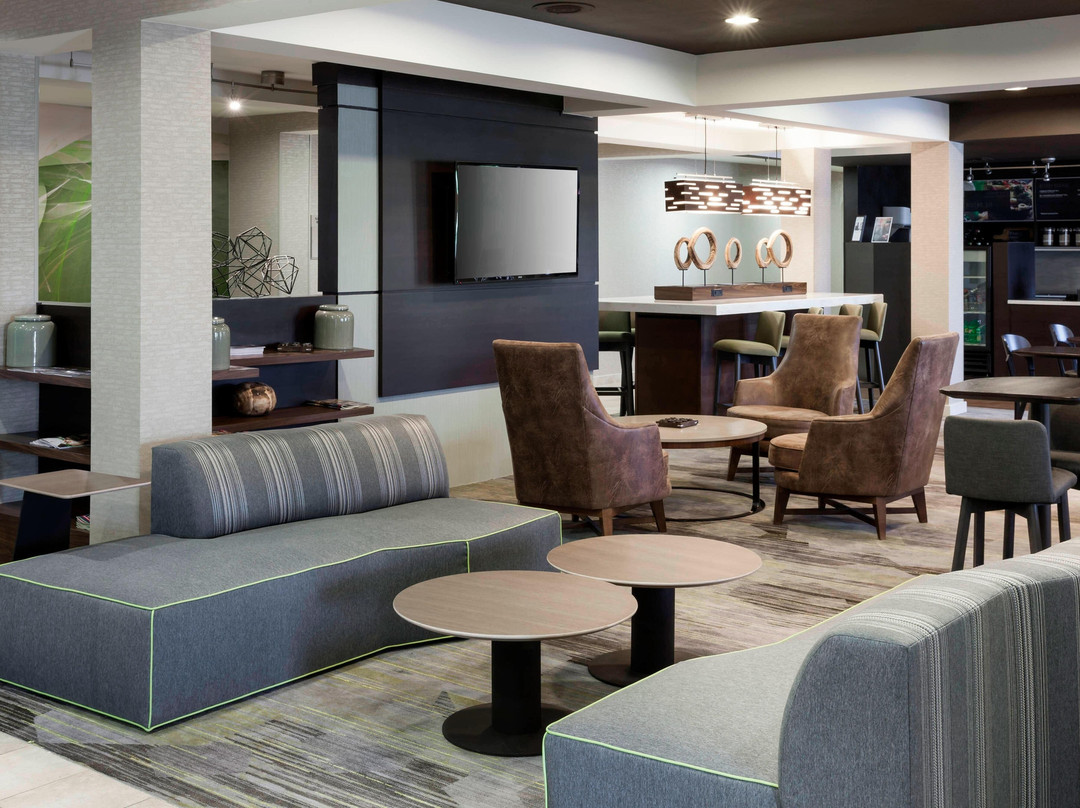 塔斯卡卢萨万怡酒店主图