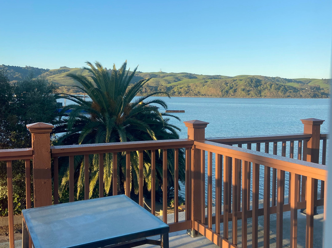 Shorelight Inn主图