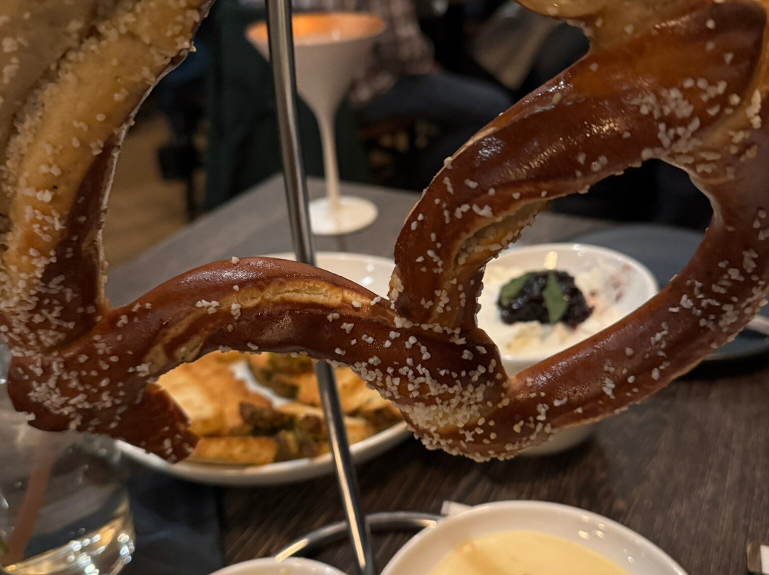 7 South Bottle + Kitchen