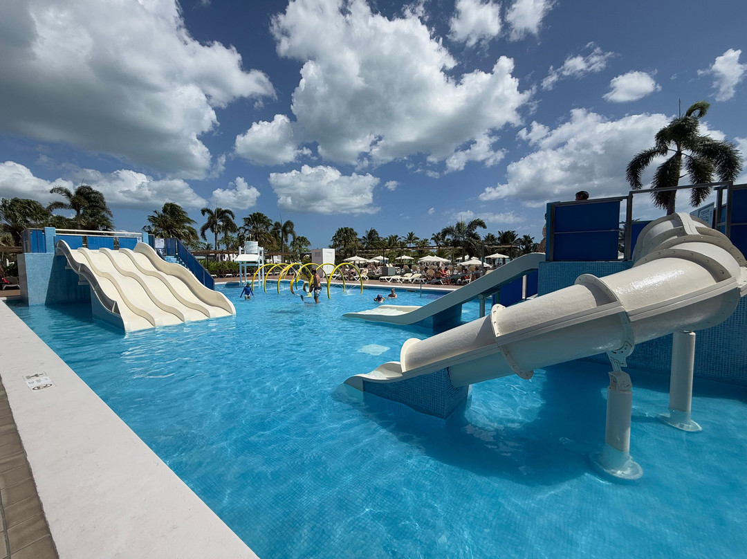 布兰卡海滩悦宜湾酒店主图