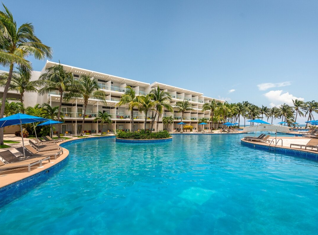 从莫雷洛斯港酒店住宿-卡里斯玛阿祖尔森撒特瑞全包式酒店