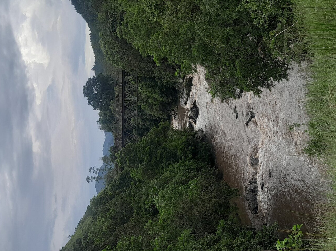 Daraja la Mungu-姆贝亚必去景点