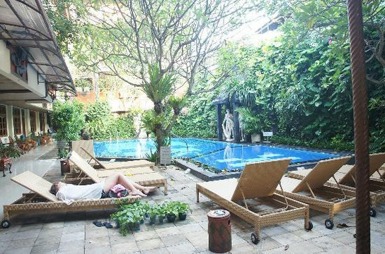 绿色花园酒店主图