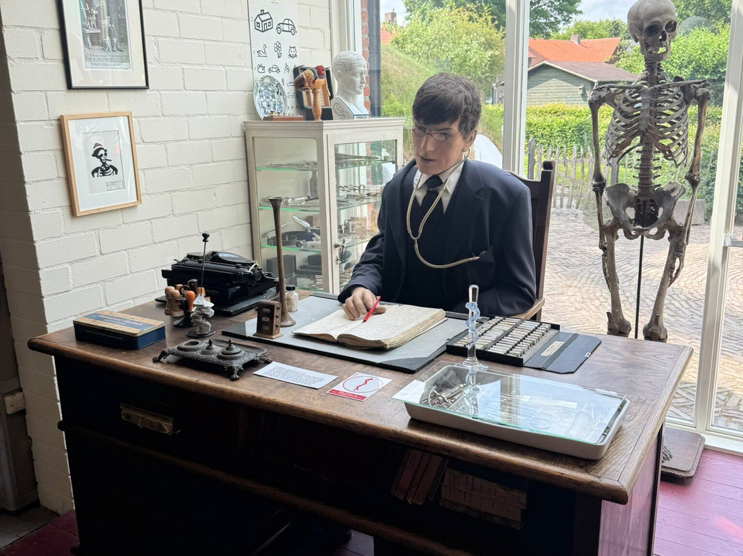 Museum De Dorpsdokter-希尔法伦贝克必去景点