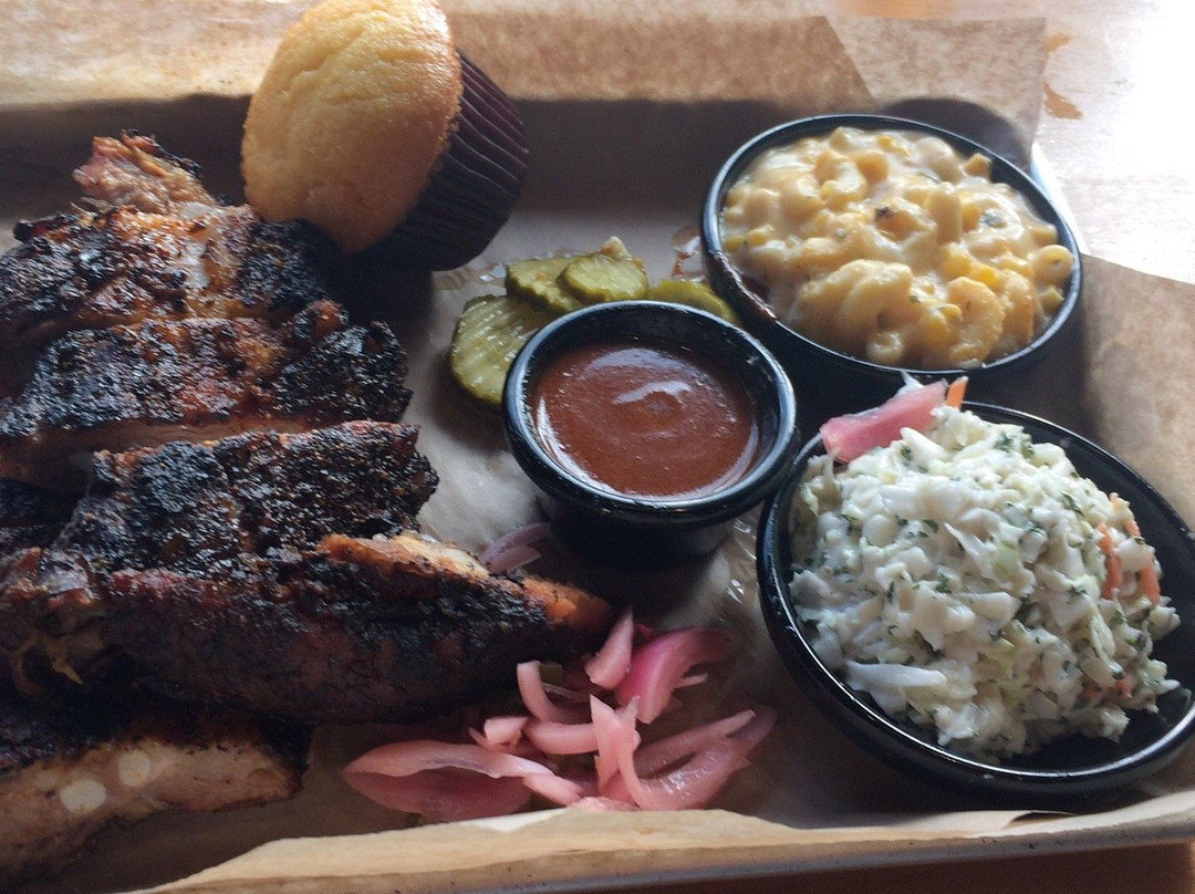 图拉丁餐馆和美食-Famous Dave's Bar-B-Que