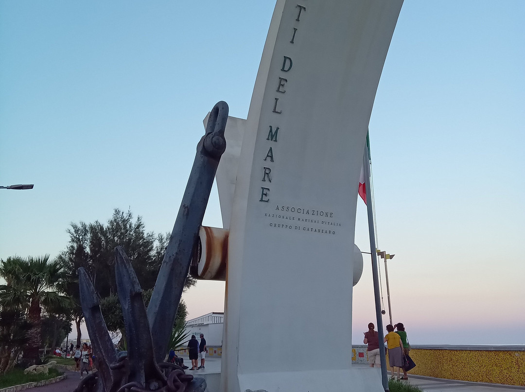 Monumento Ai Caduti Del Mare-Catanzaro Lido必去景点