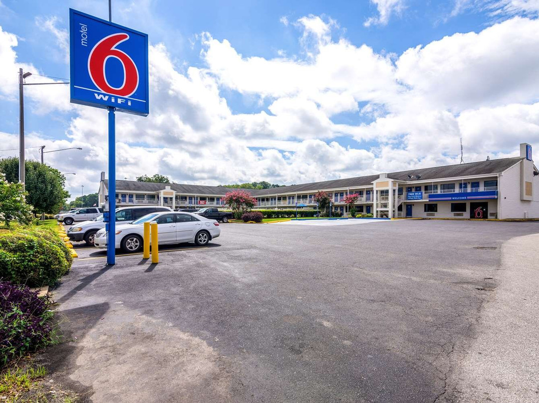 Motel 6 Anniston, AL