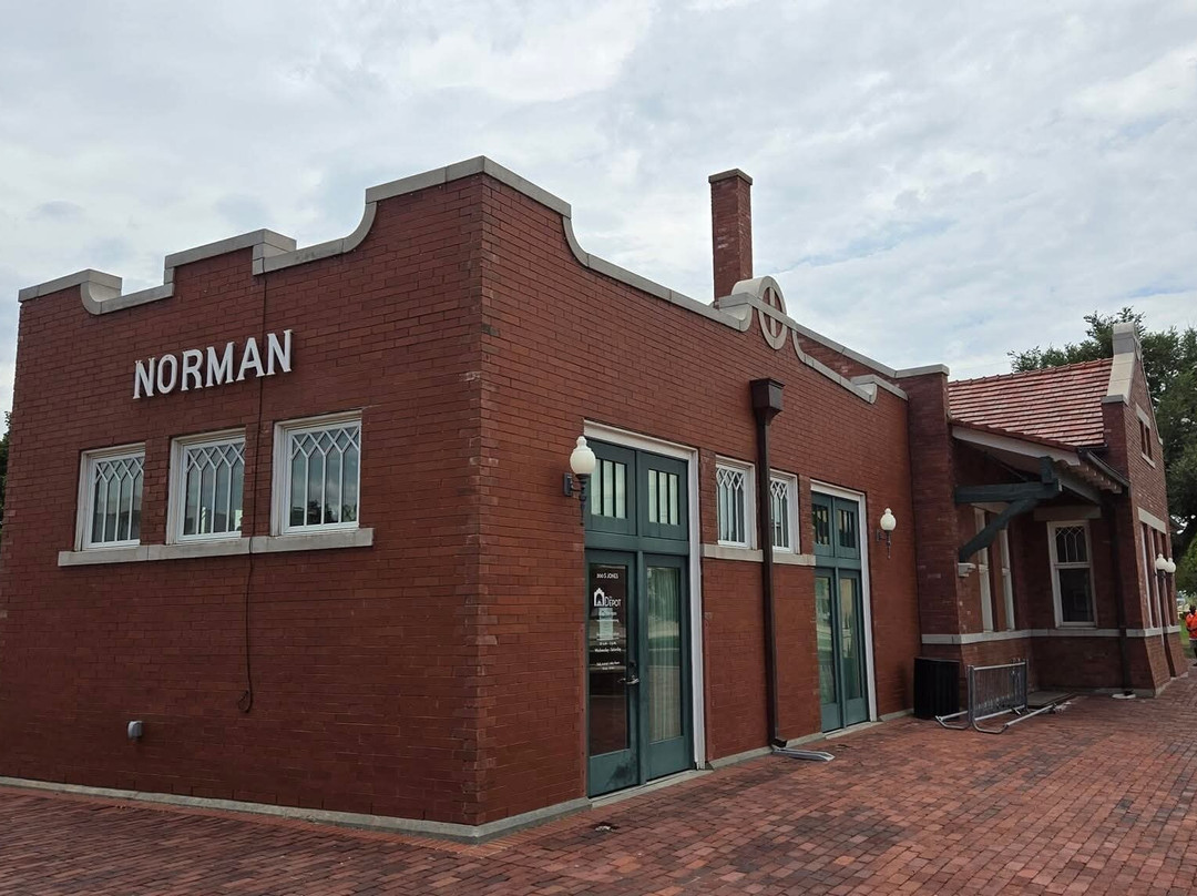 James Garner Statue-诺曼必去景点