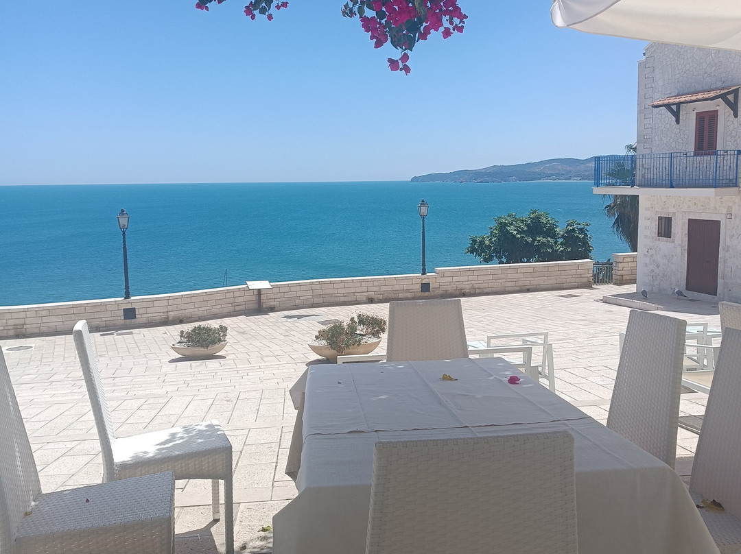 Piazzetta Petrone-维耶斯泰必去景点
