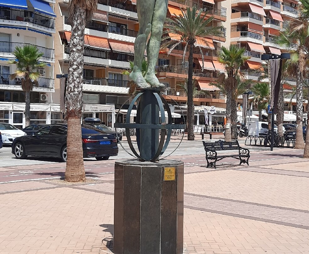 Monumento a la Peseta-福恩吉罗拉必去景点