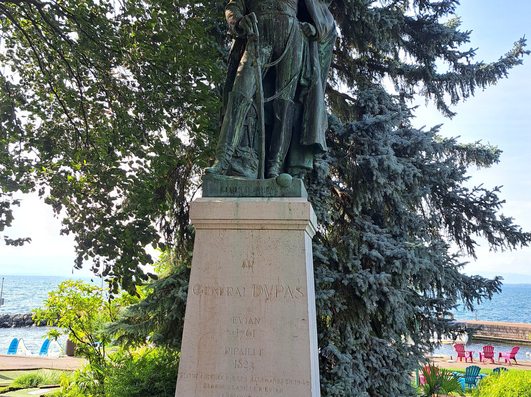 Monument Aux Morts-依云必去景点