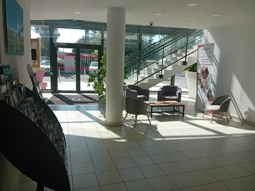 樱桃瓦朗斯酒店主图