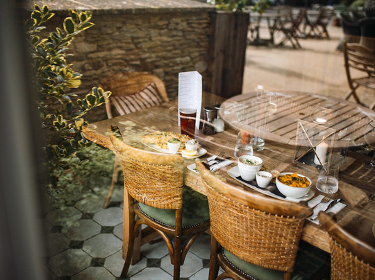 南塞尔尼酒店住宿-The Eliot Arms Hotel