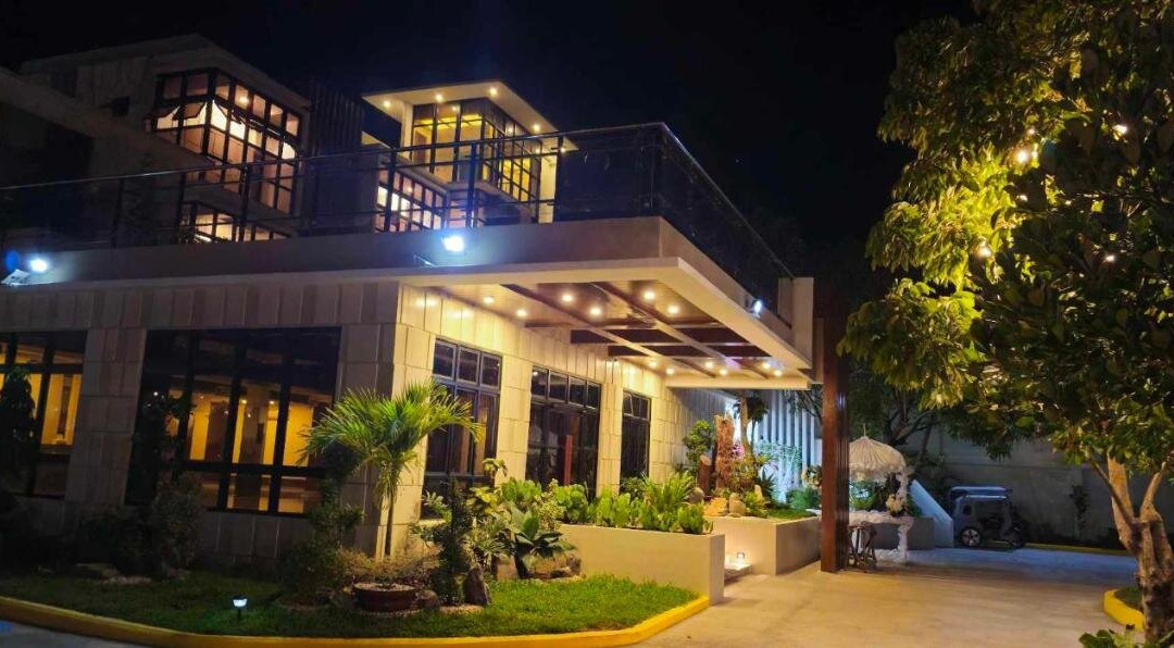 The Lumber Hotel and Resort