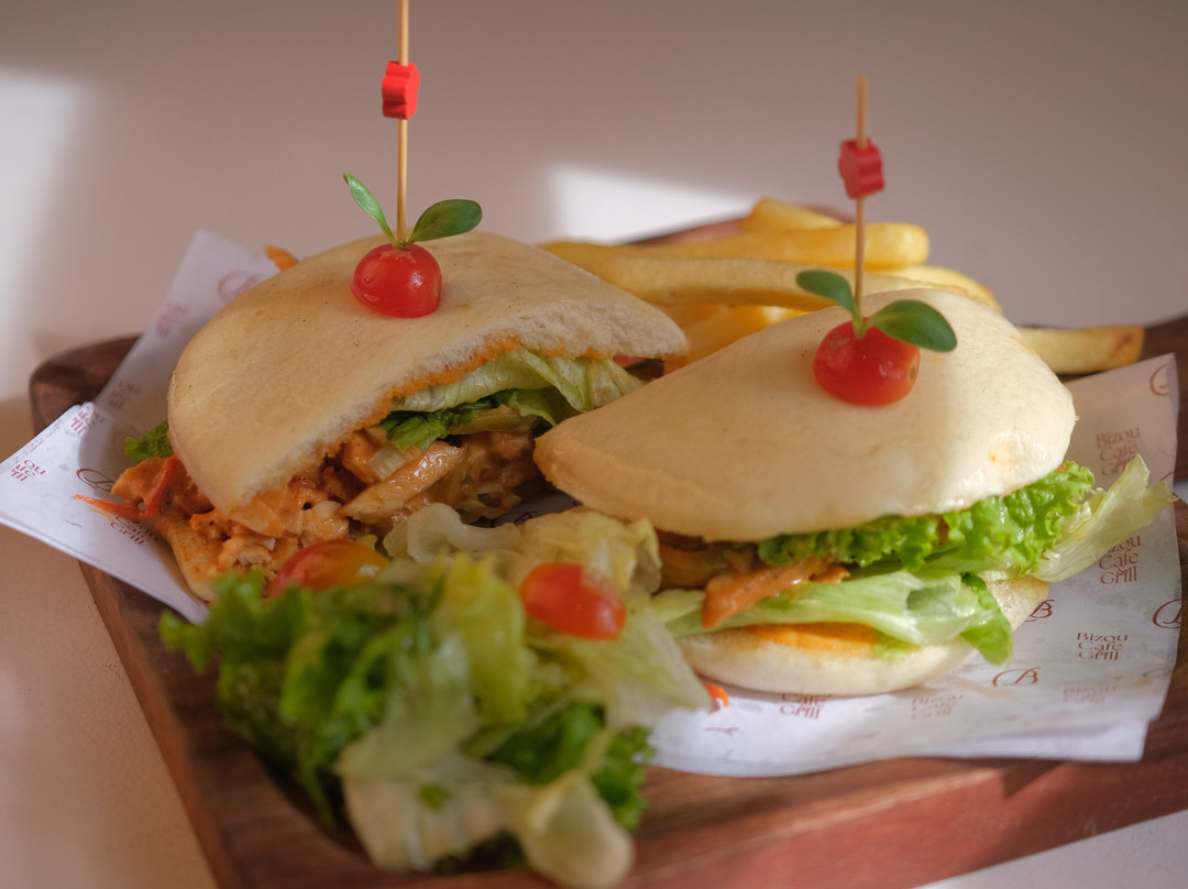 Bizou Café & Grill