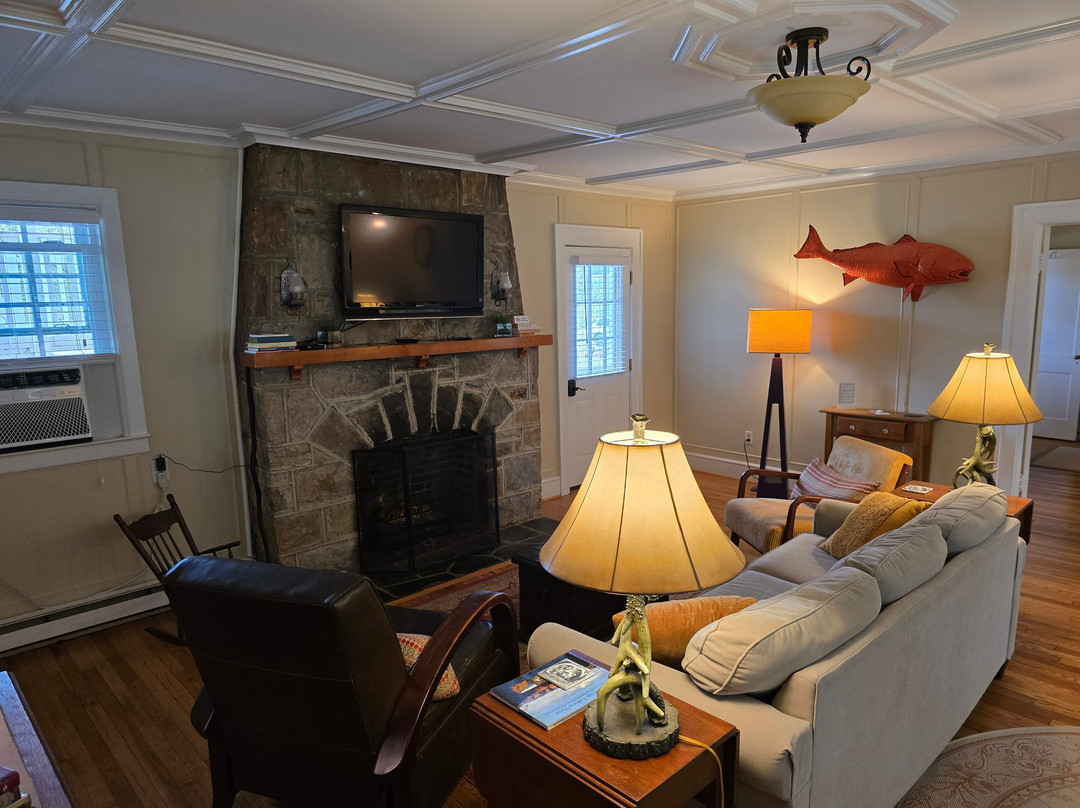 The Pine Tavern Lodge主图