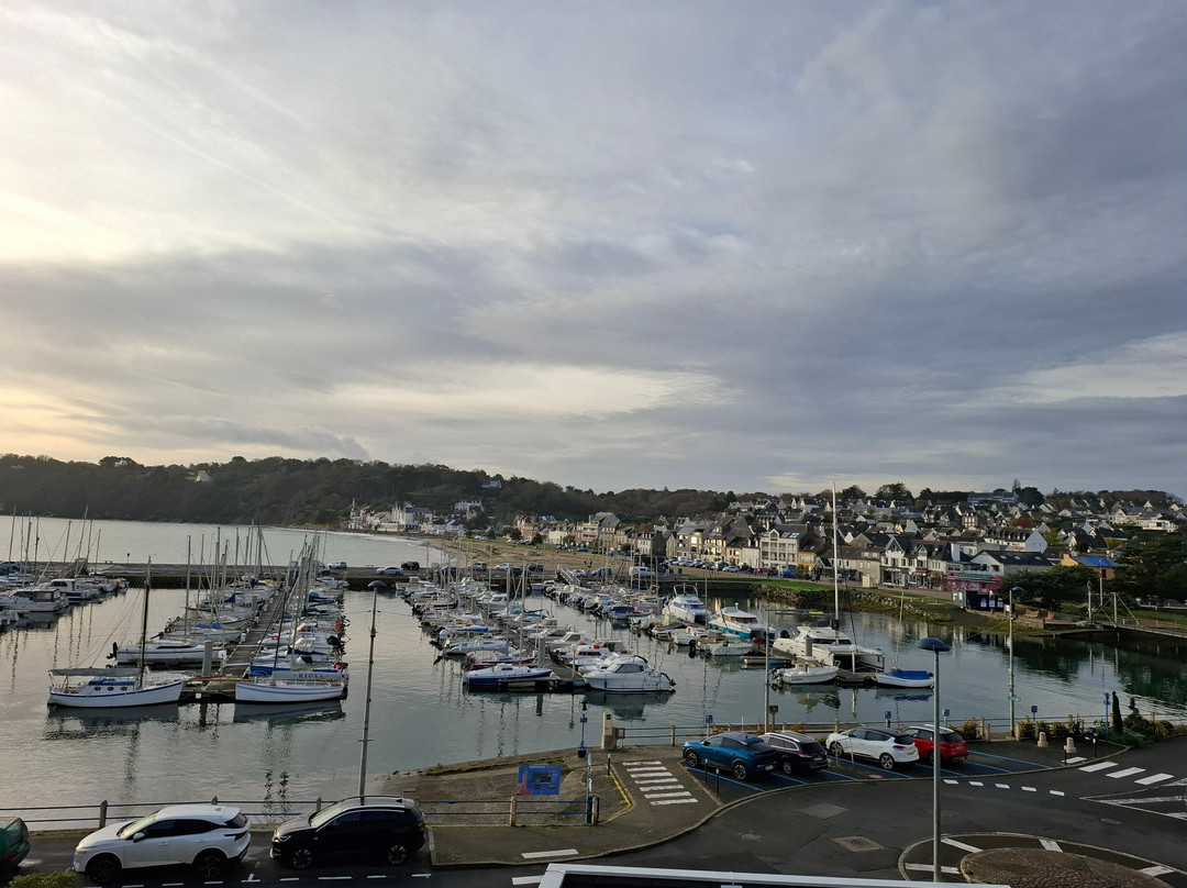 本乎伊酒店主图