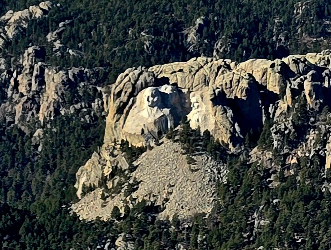 Black Hills Helicopters-基斯通必去景点