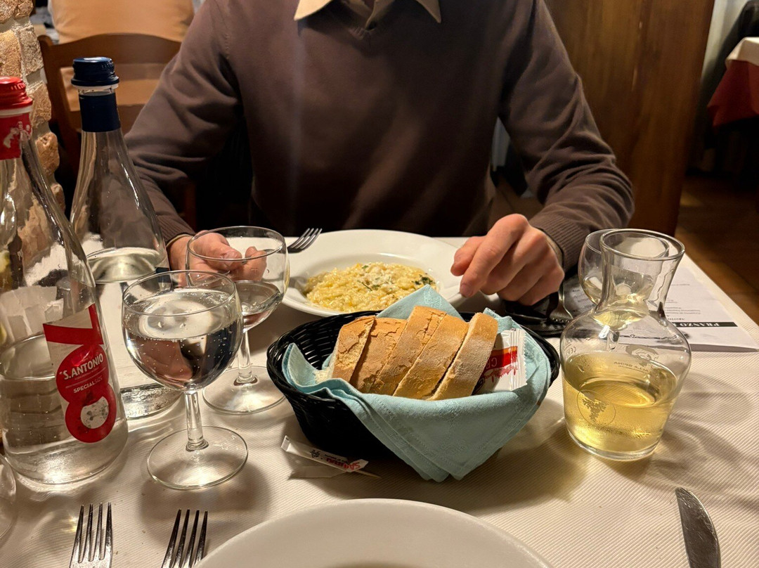 洛坎达卡那雷吉欧酒店主图