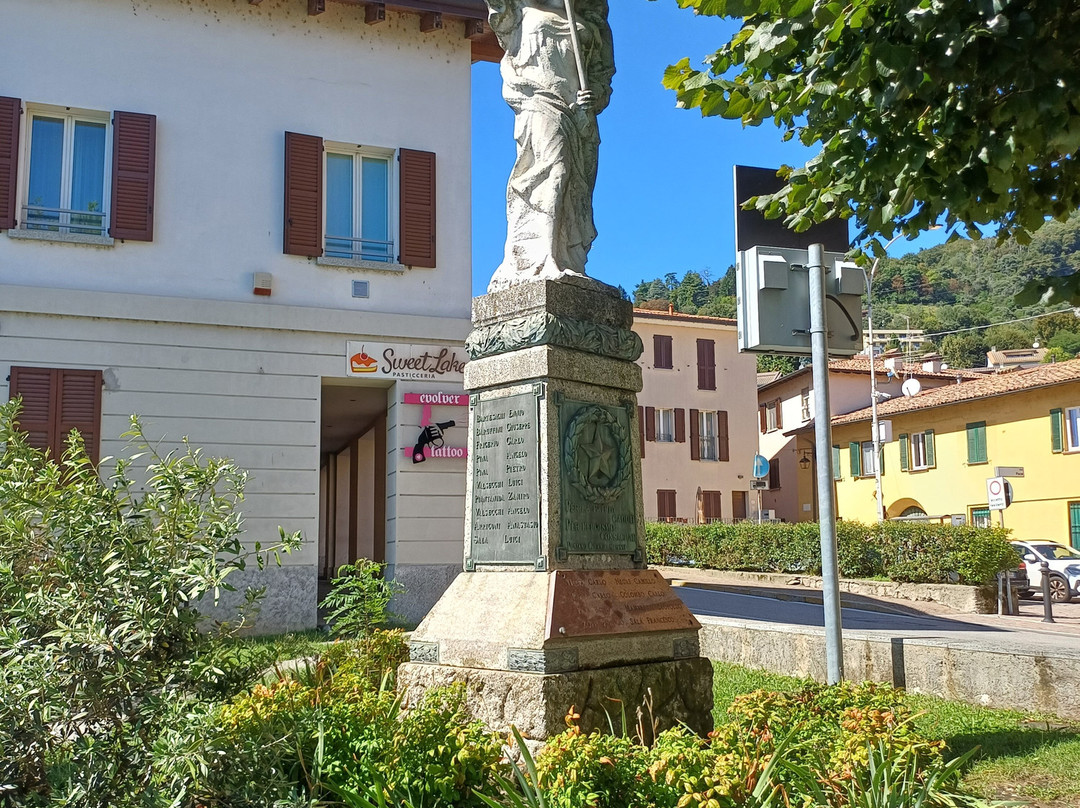 Monumento ai caduti-Pusiano必去景点