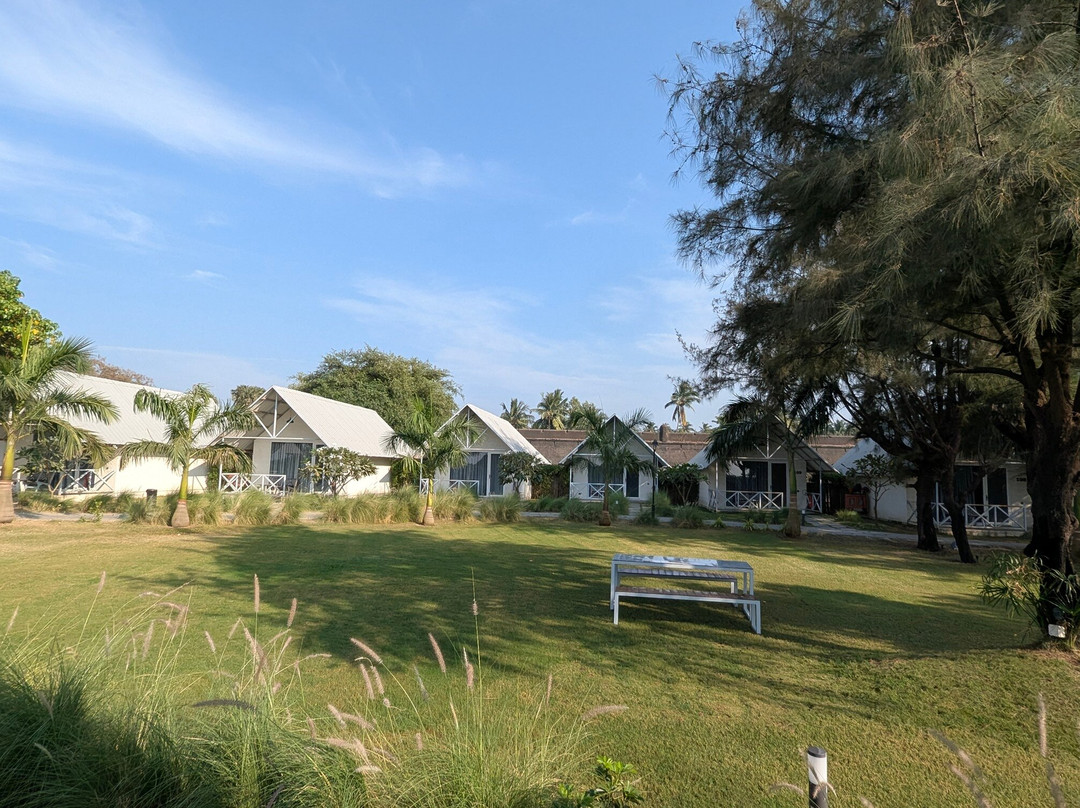 Praveg Beach Resort Daman, Lighthouse Beach主图