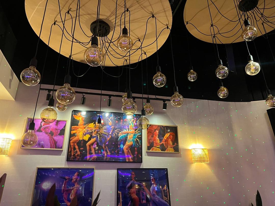 Grand Cabaret Hauts-de-France-Vieux-Berquin必去景点