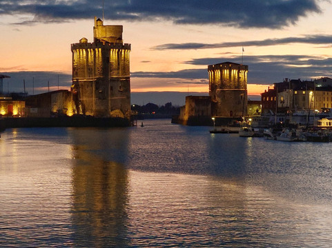 Towers of La Rochelle-拉罗谢尔必去景点