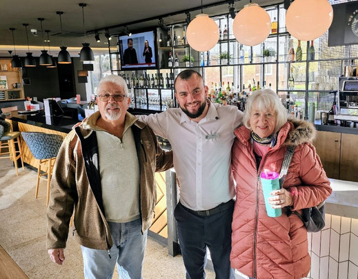 假日巴斯尔登酒店主图