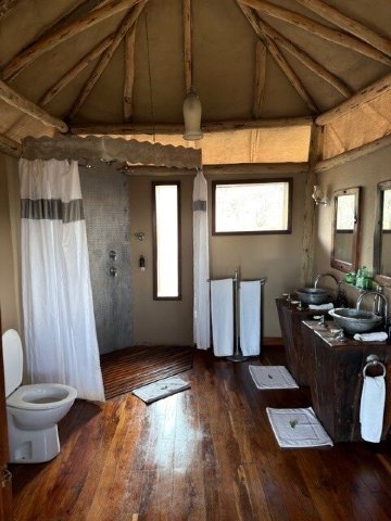 艾勒瓦纳塔兰吉尔树顶酒店-浴室