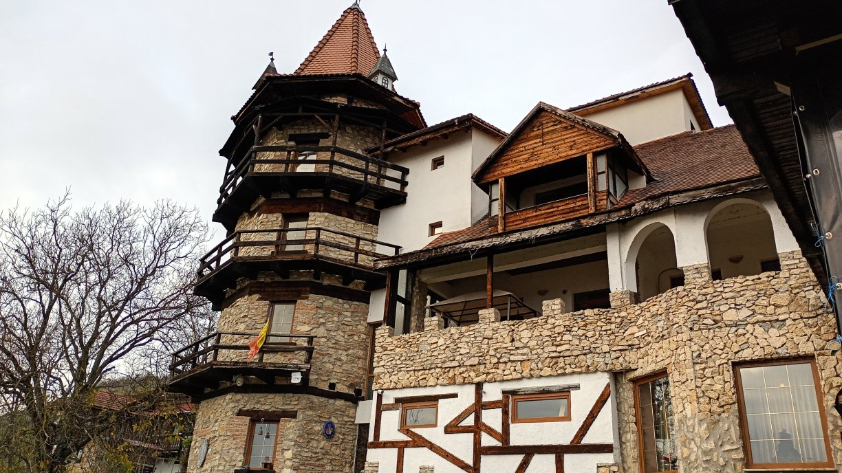 Castelul Lupilor-官方