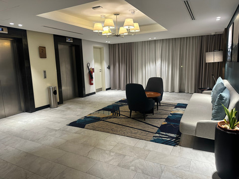 朱拜尔套房假日酒店主图