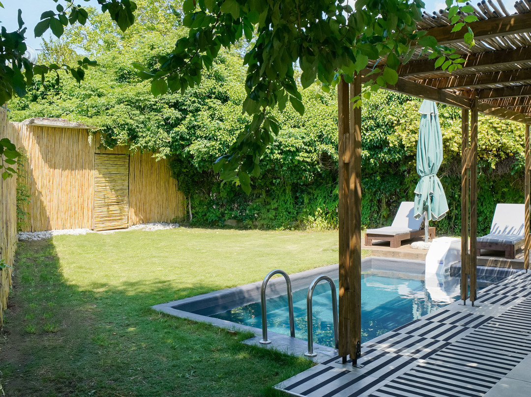 Rafaelo Pool Side