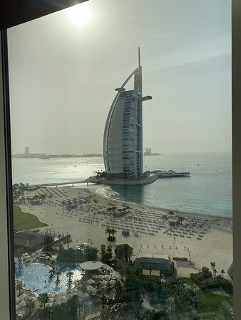 迪拜卓美亚海滩酒店主图